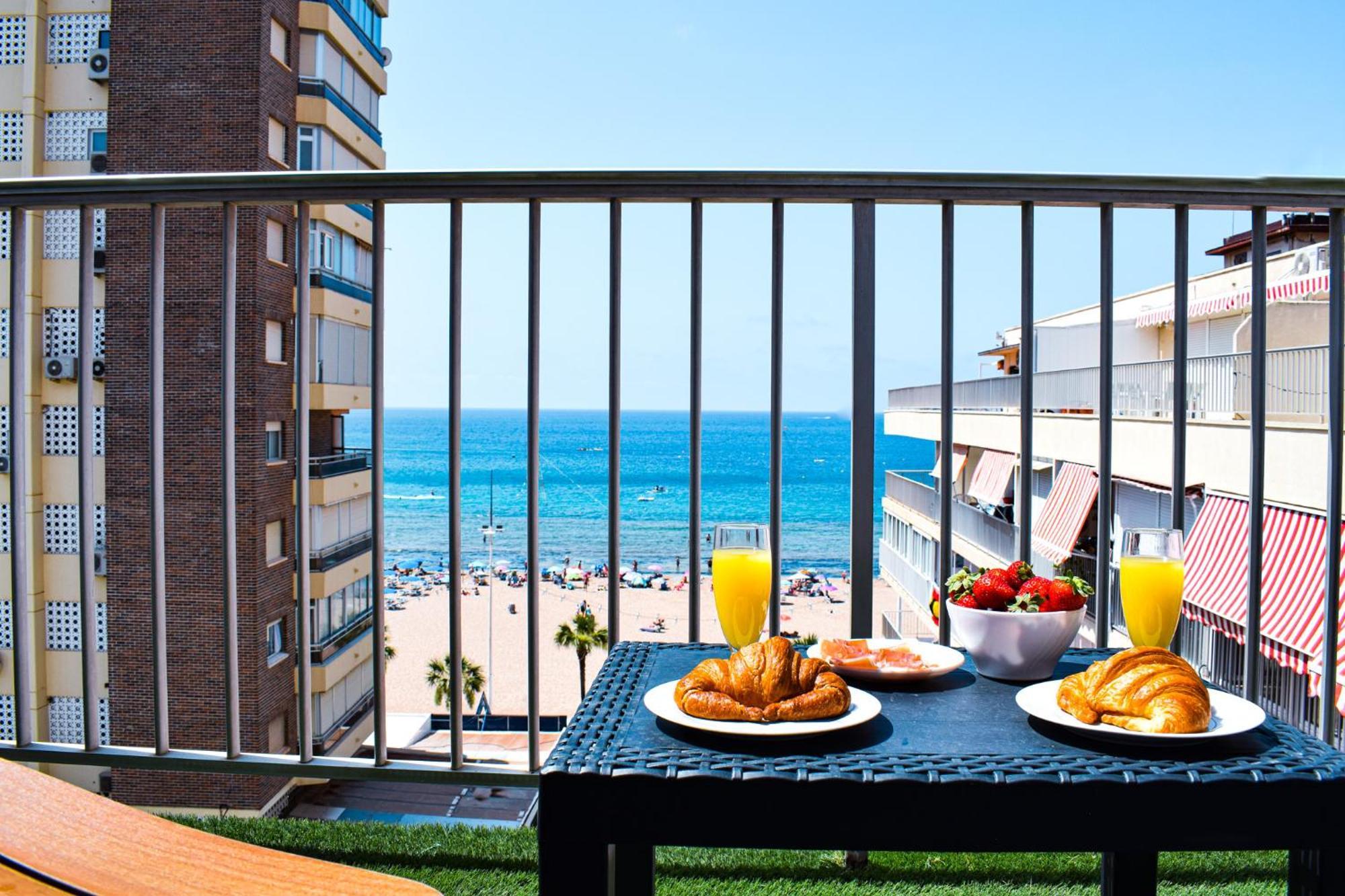 Pato Levante Beach Benidorm Exterior photo